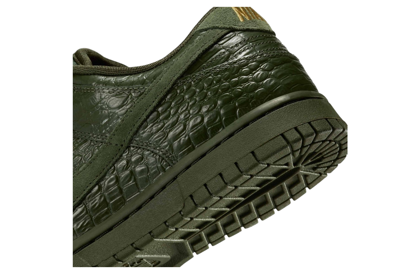 Nike Dunk Low Carbon Green / Metallic Gold