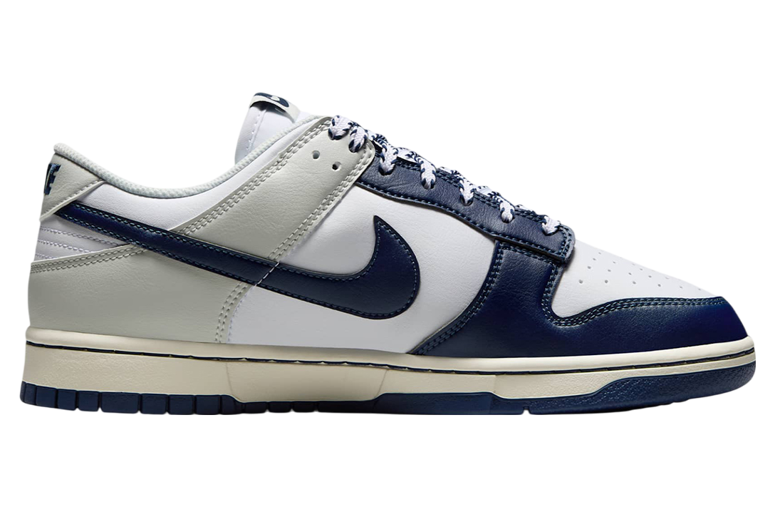 Nike Dunk Low New York Yankees