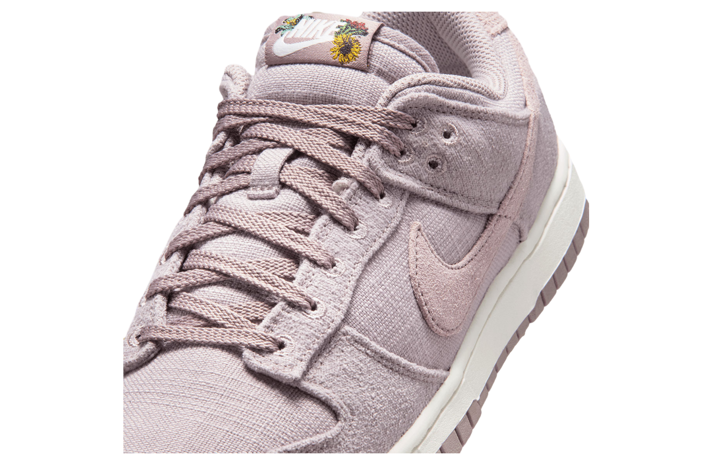 Nike Dunk Low WMNS Now Accepting All Flowers