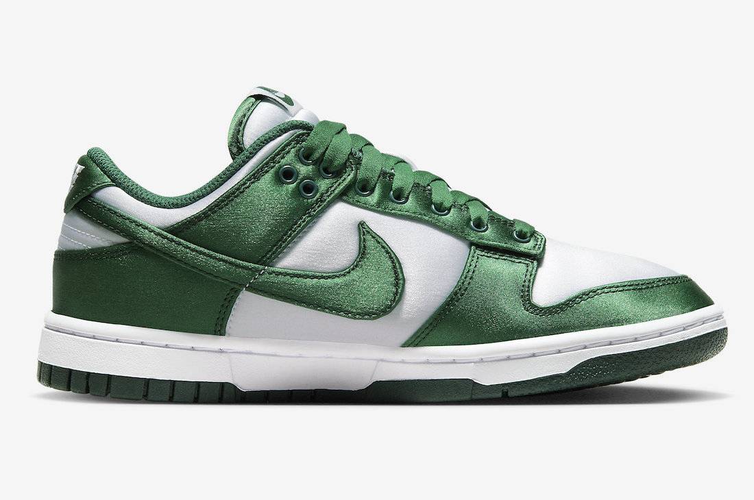 Nike Dunk Low WMNS Satin Green