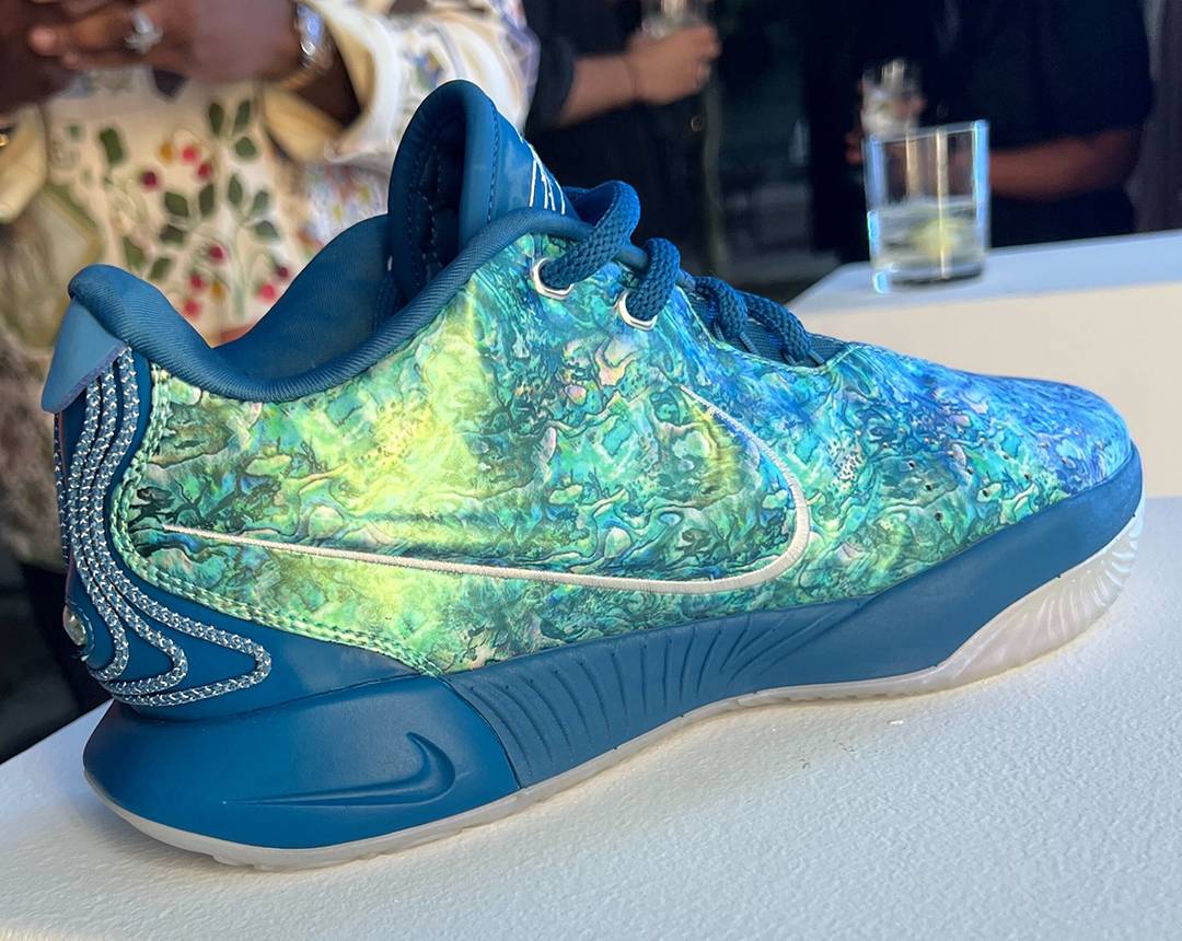 Nike LeBron 21 Abalone Pearl