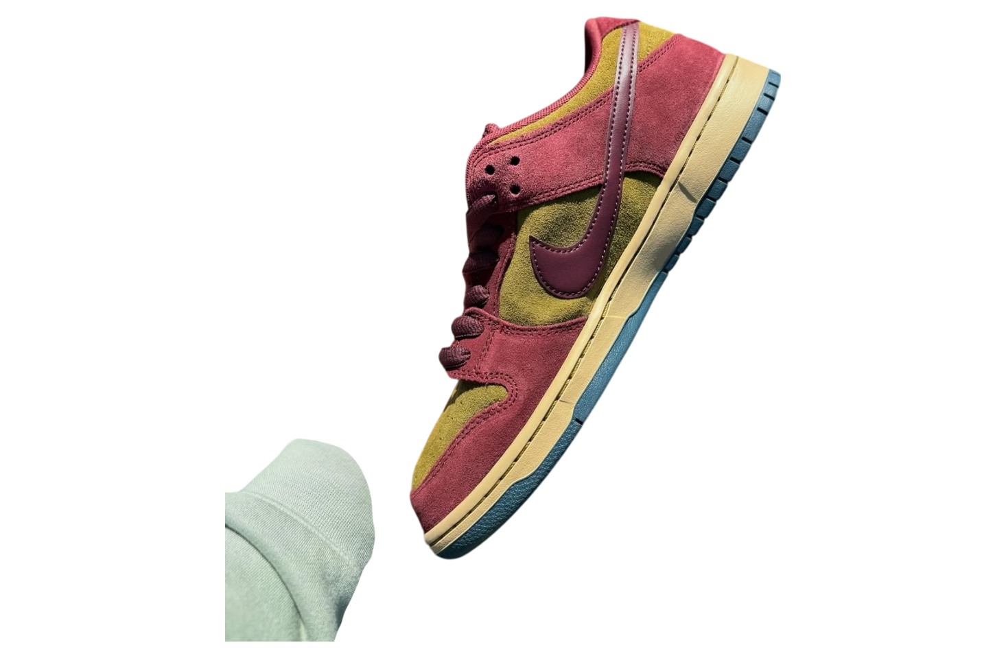 Nike SB Dunk Low Dark Team Red / Burgundy Crush