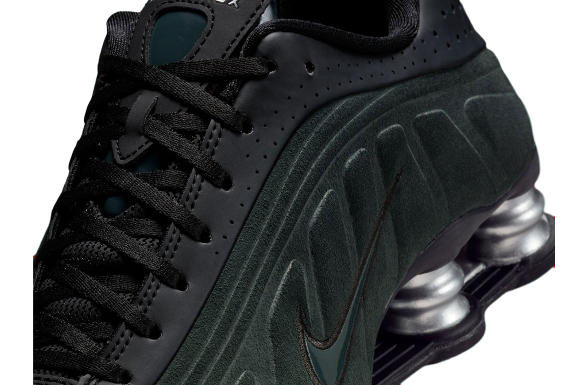 Nike Shox R4 WMNS Black Suede