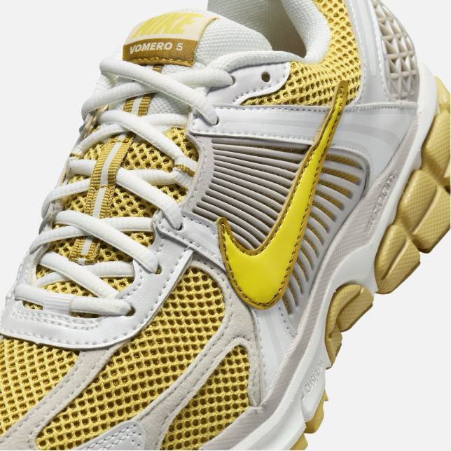 Nike WMNS Zoom Vomero 5 Bronzine