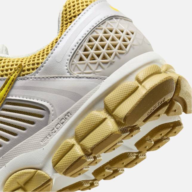 Nike WMNS Zoom Vomero 5 Bronzine