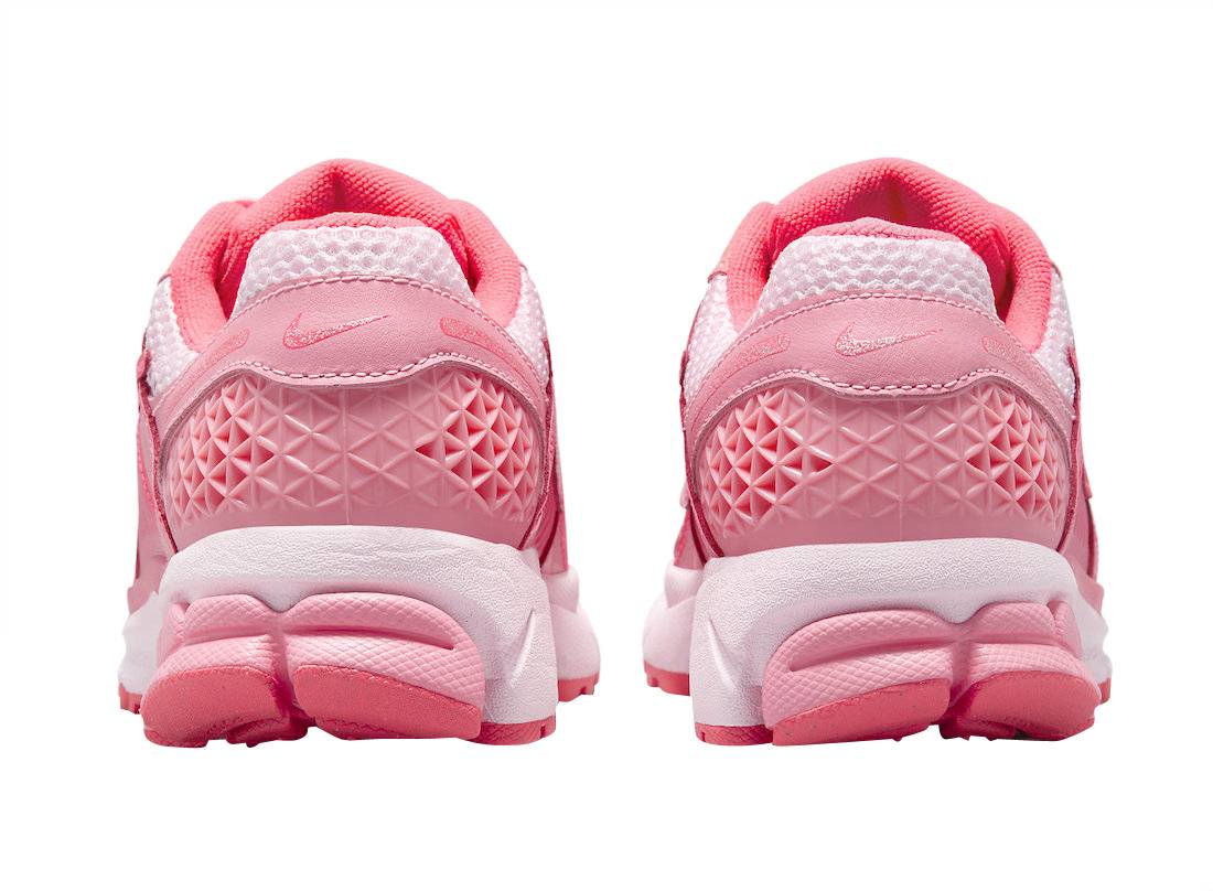 Nike WMNS Zoom Vomero 5 Hot Punch
