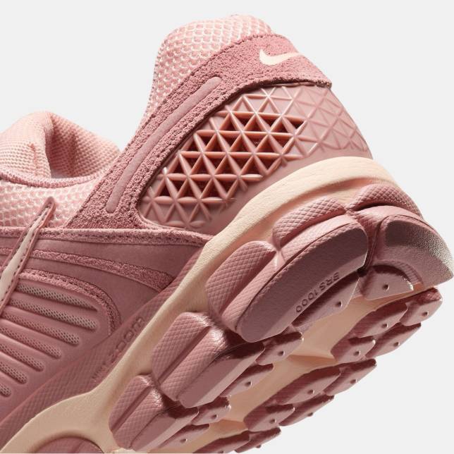 Nike WMNS Zoom Vomero 5 Red Stardust