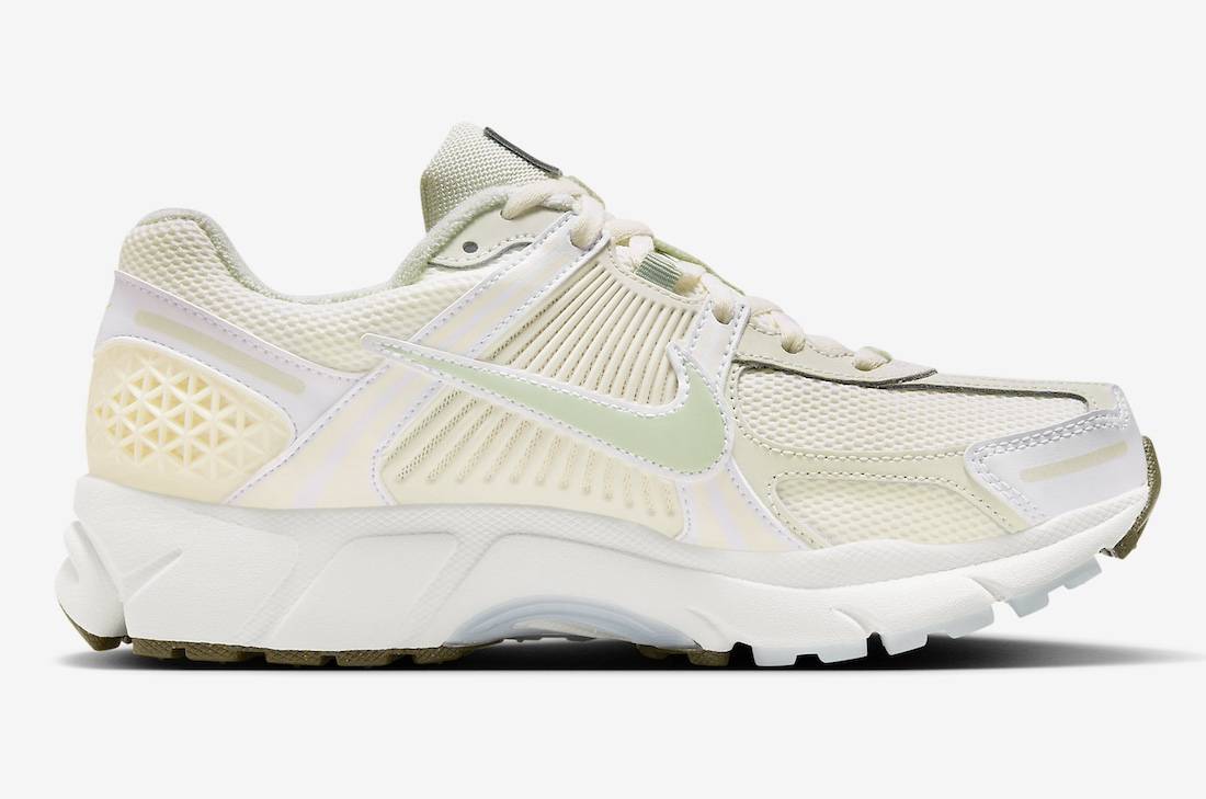 Nike WMNS Zoom Vomero 5 Sail Gold