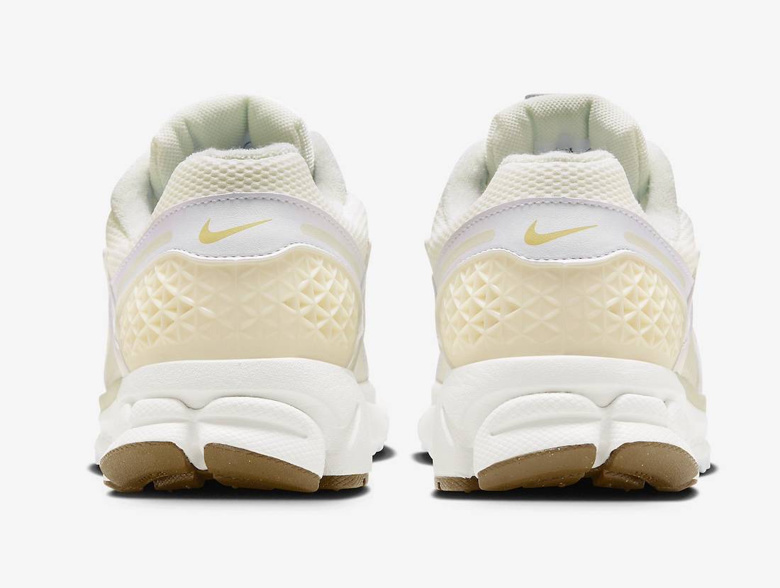 Nike WMNS Zoom Vomero 5 Sail Gold