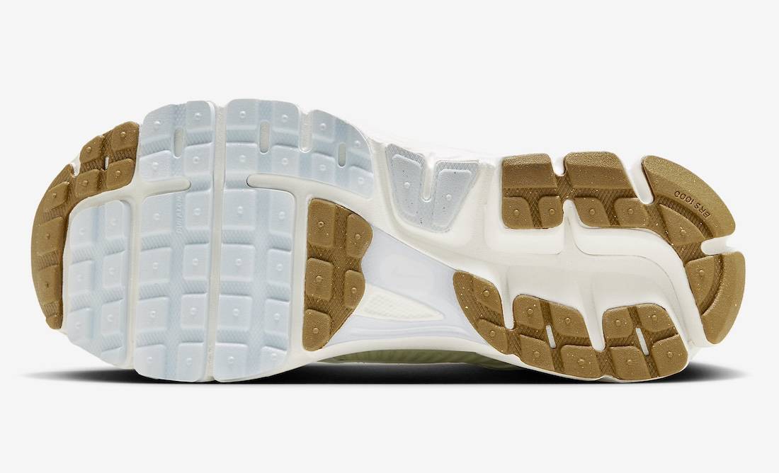 Nike WMNS Zoom Vomero 5 Sail Gold