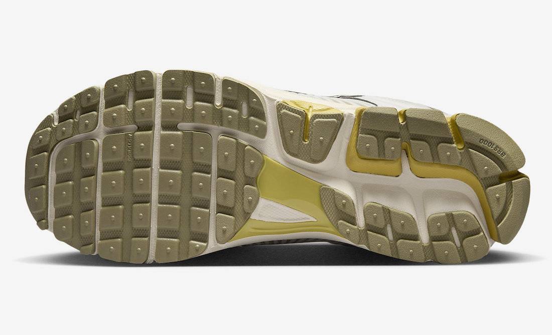 Nike Zoom Vomero 5 Light Bone Medium Olive