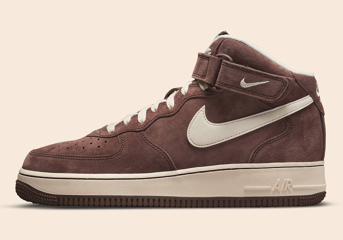 Nike Air Force 1 Mid QS