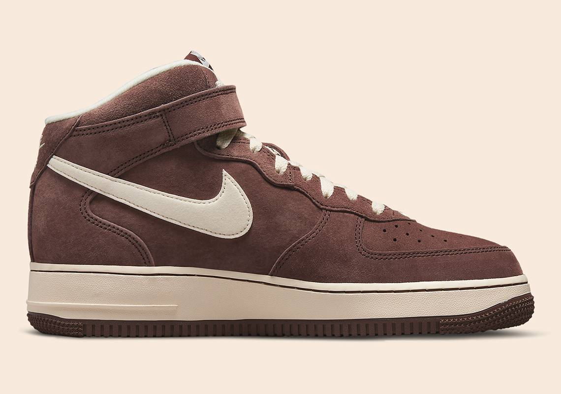 Nike Air Force 1 Mid QS