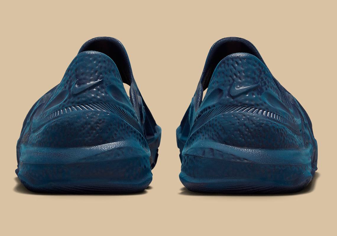 Nike ISPA Universal