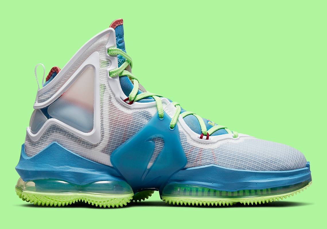 Nike LeBron 19