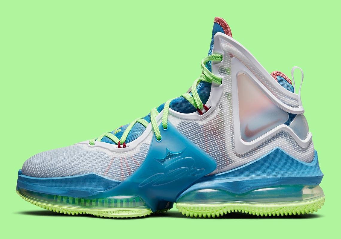 Nike LeBron 19