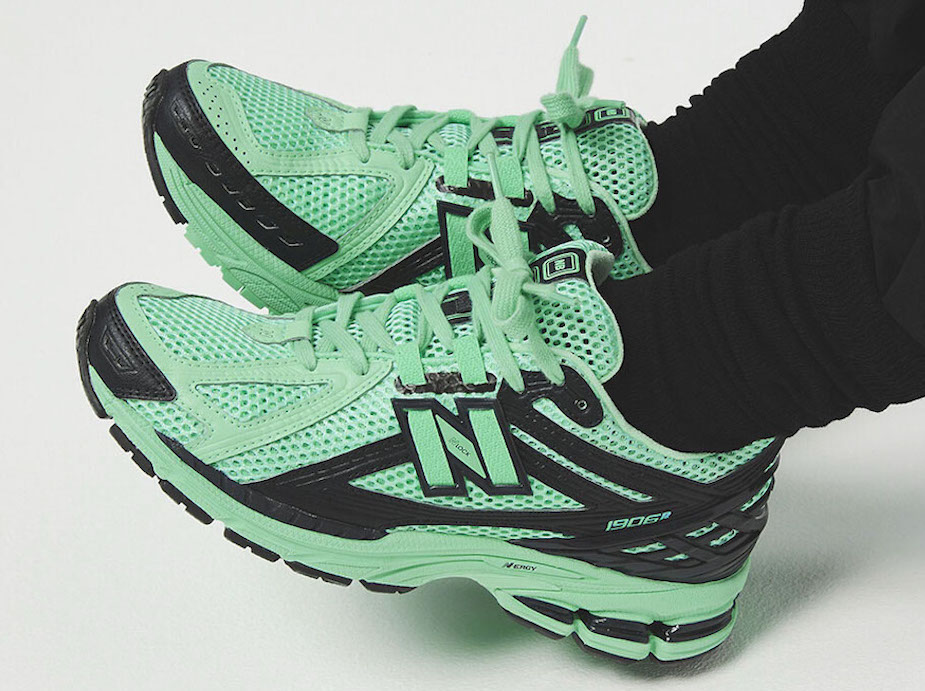 size? x New Balance 1906R “Green/Black”